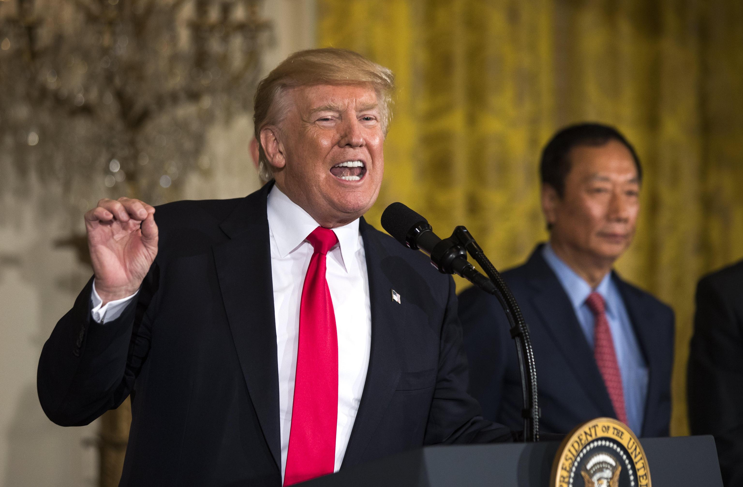 Donald Trump: no ai transgender nelle forze armate, revocata decisione di Obama