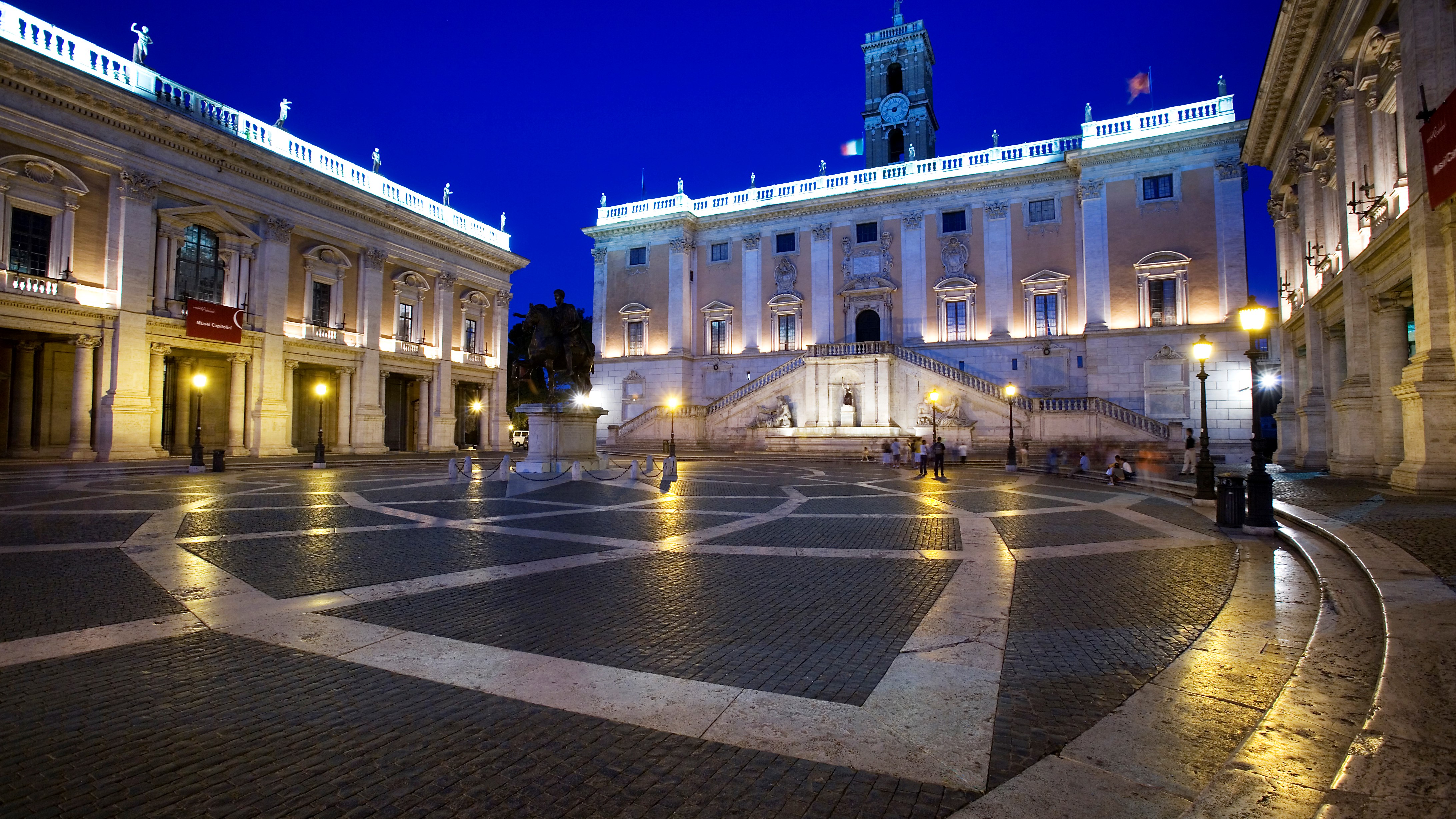 Roma, tentato stupro ai piedi del Campidoglio