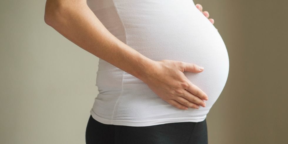Uomo aspetta un figlio a 55 anni: “Sono ermafrodita”. Gli esperti: “Autofecondazione impossibile”