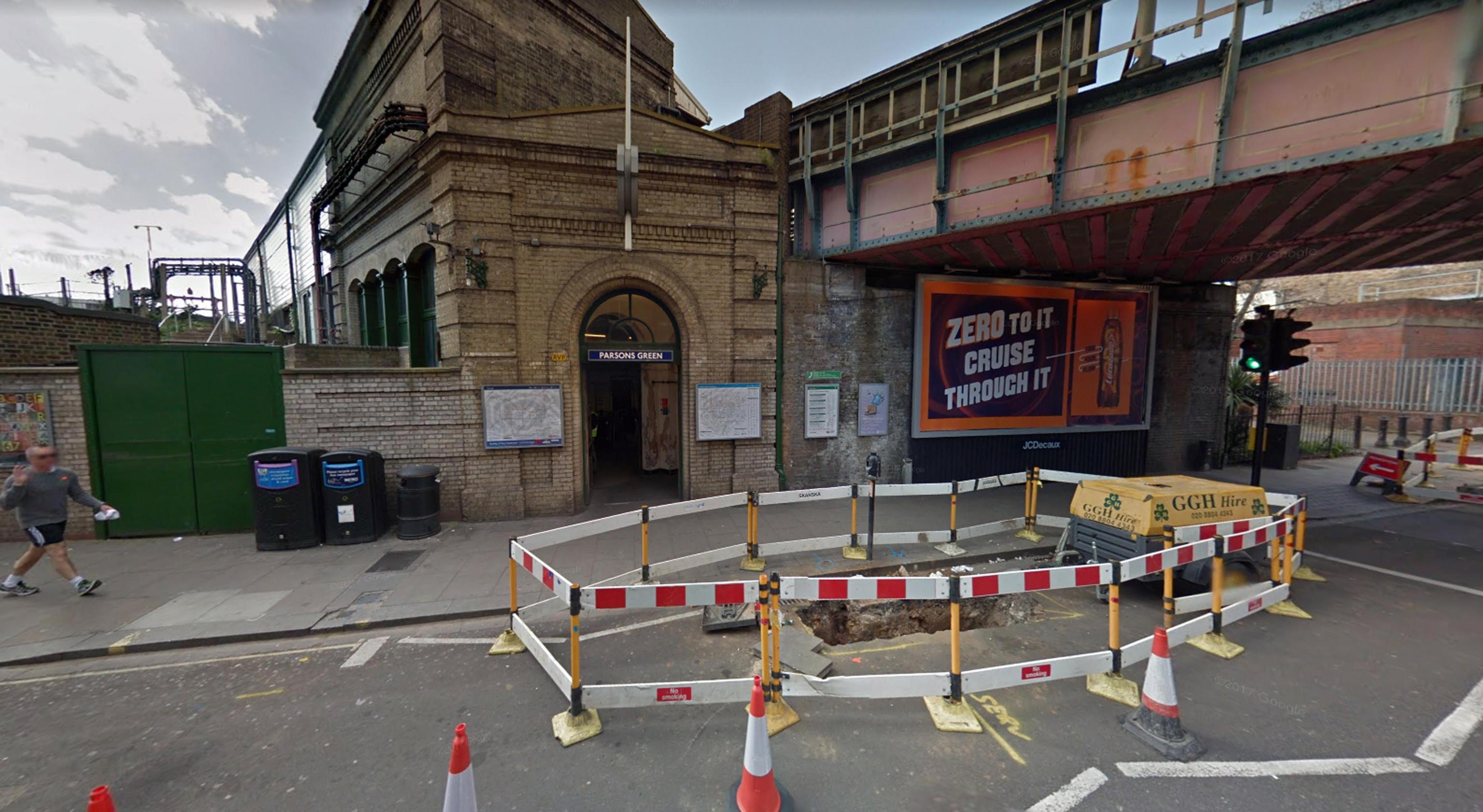 Londra, esplosione sulla metro causa feriti e ustionati: per Scotland Yard è terrorismo