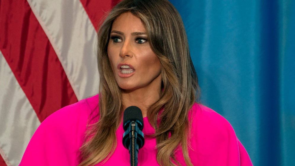 Melania e il vestito da 3000 euro: scoppia la polemica