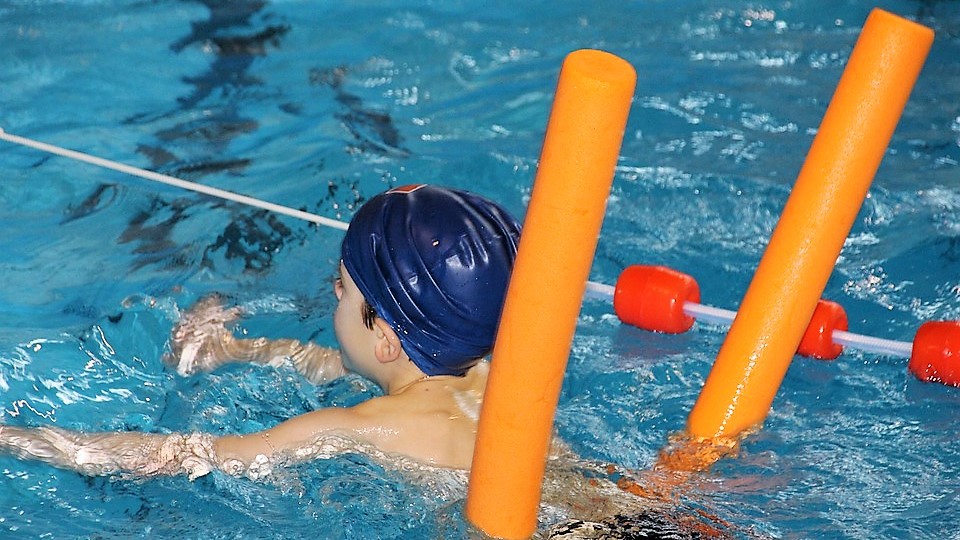 Udine, bambino non vaccinato: niente pallanuoto