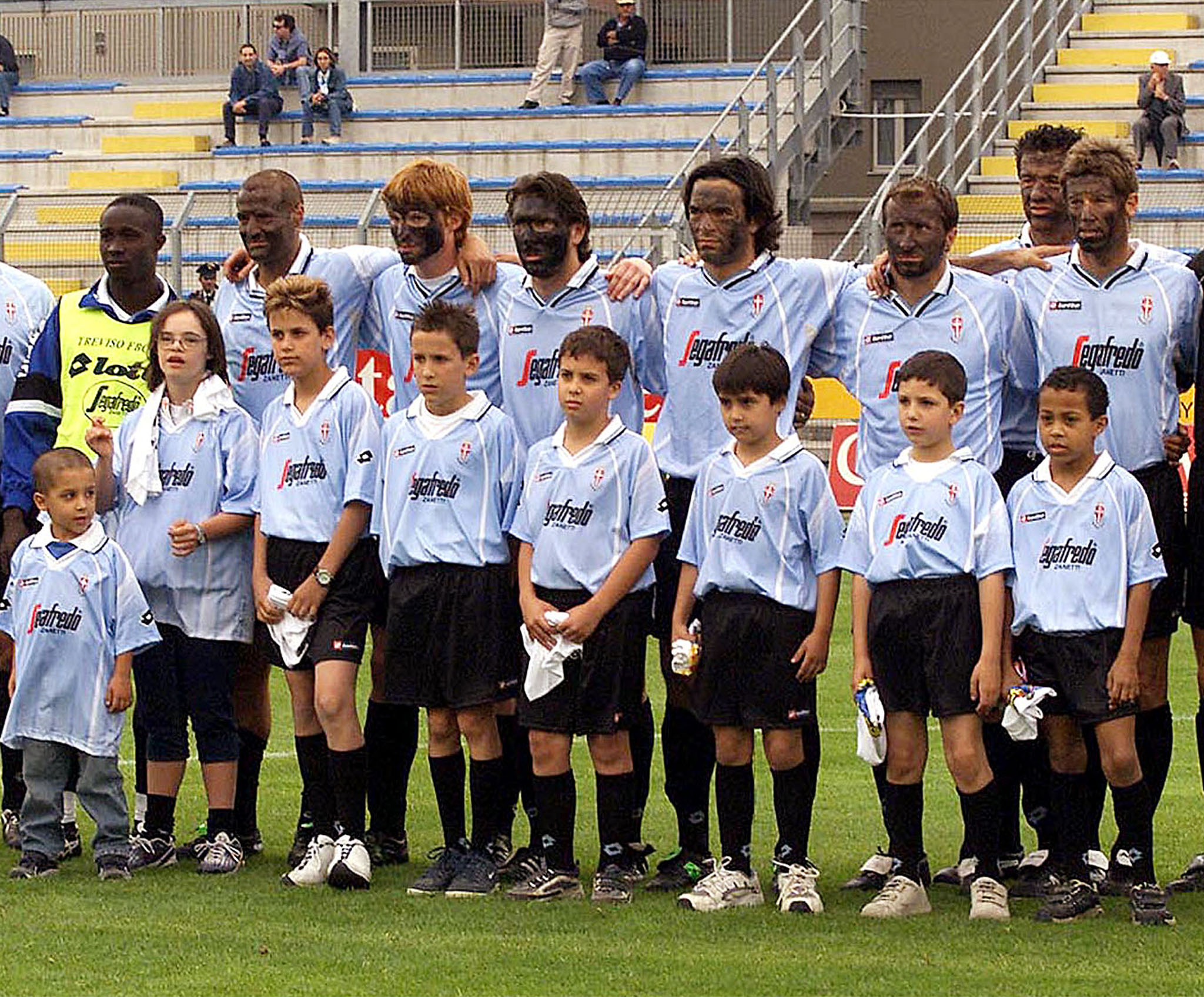 GIOCATORI TREVISO CON VOLTO NERO