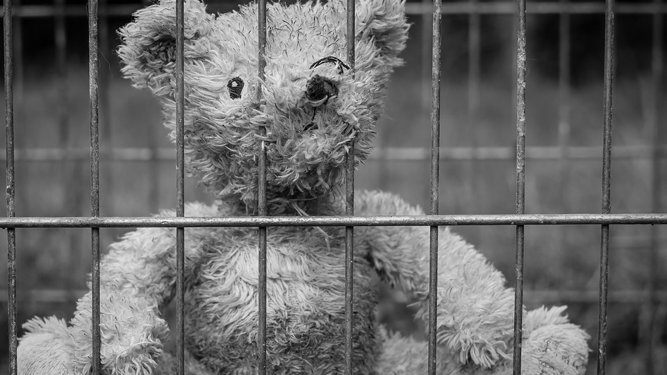 Bari, abusi e violenze sessuali sui figli: arrestati i genitori