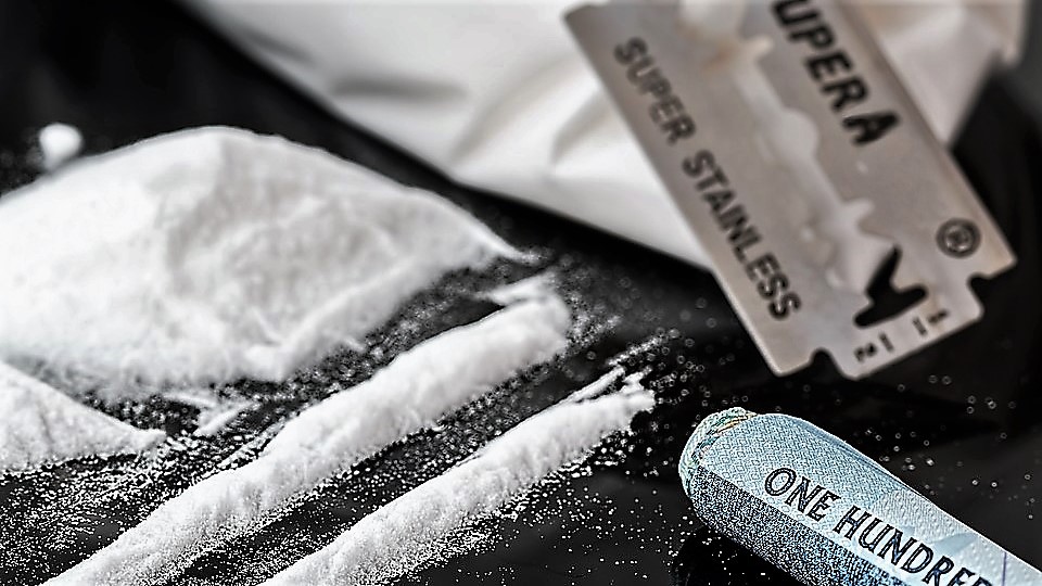 Brescia, trovate tracce di cocaina nel sangue di due bambini abbandonati in auto