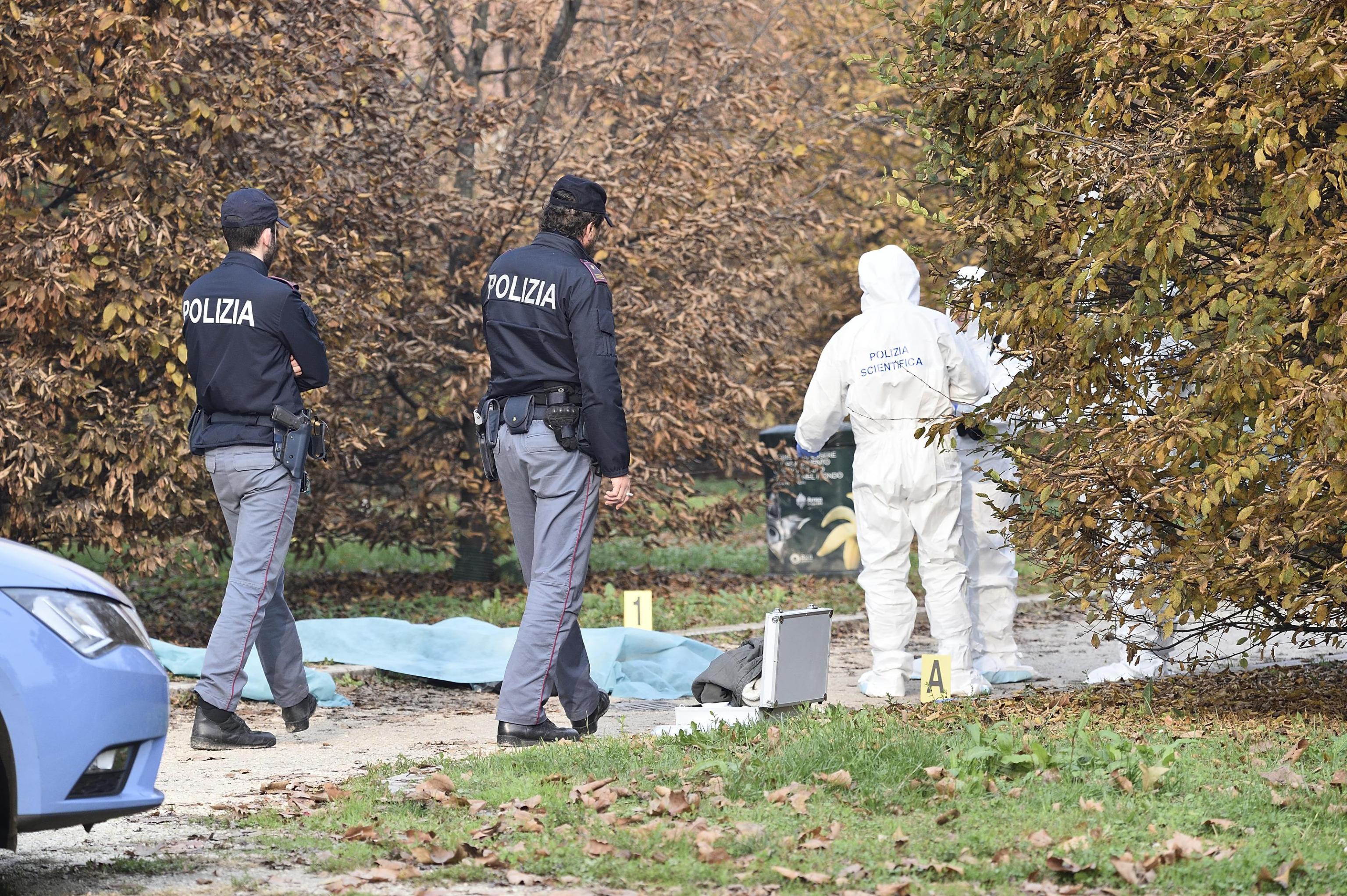 Milano, donna sgozzata al parco di Villa Litta: era uscita per portare fuori il cane