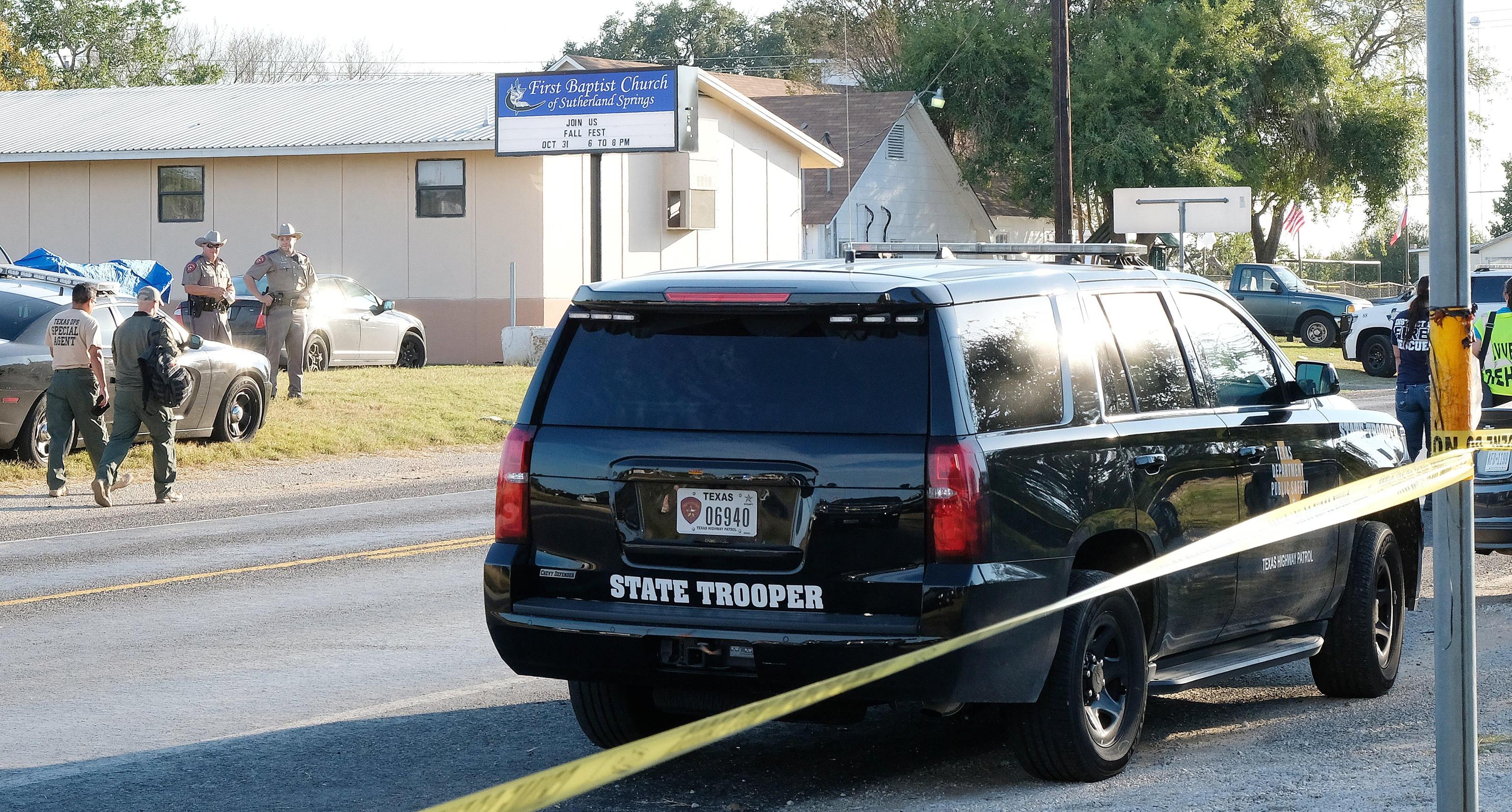 Texas, spari in una chiesa battista: morti e feriti, il killer un ex militare Usa