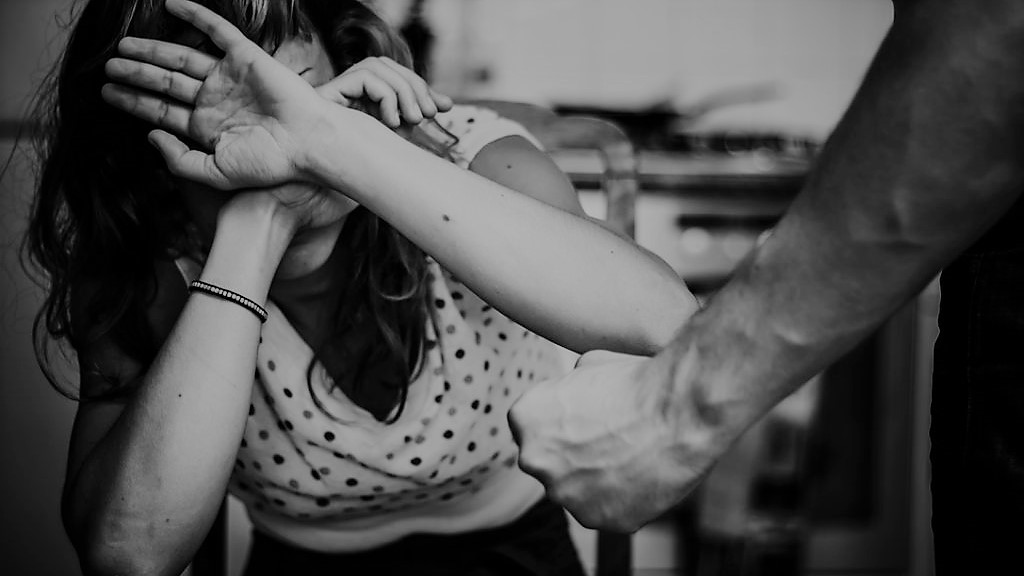 18enne si suicida a causa del fidanzato violento: “E’ colpa mia, l’ho fatto arrabbiare e me lo sono meritata”