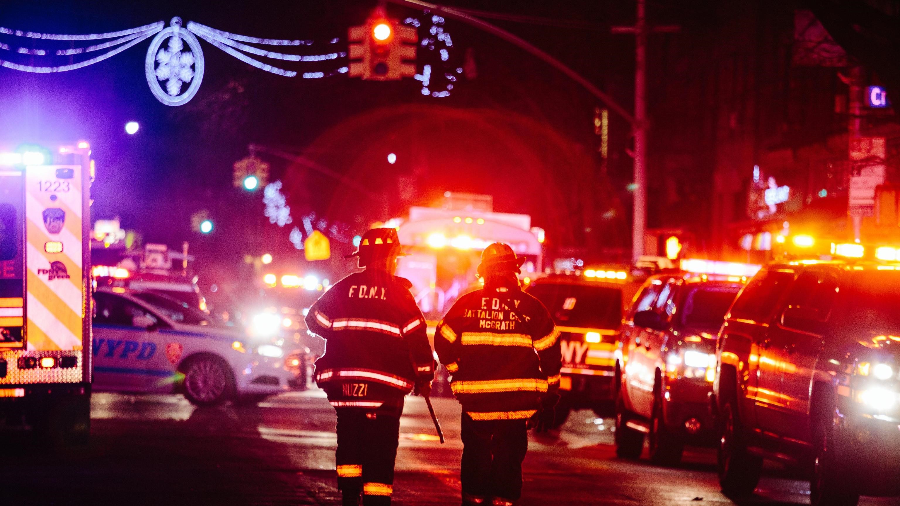 New York, incendio nel Bronx: almeno 12 vittime tra cui un bambino