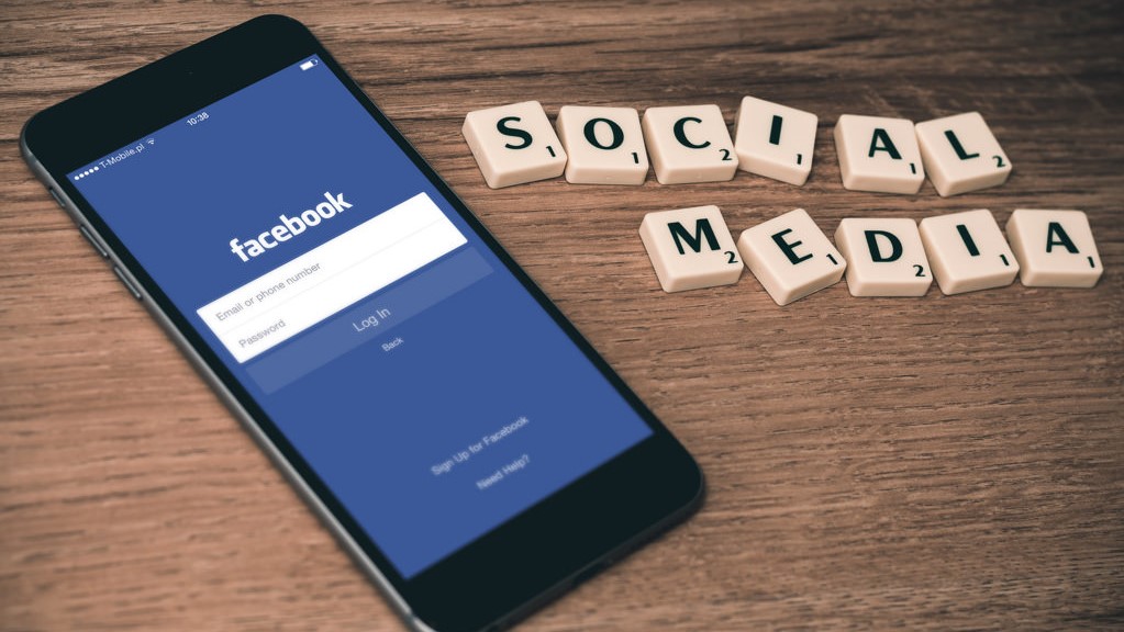 Salerno, rifiuta l’amicizia su Facebook: ragazza aggredita a sprangate