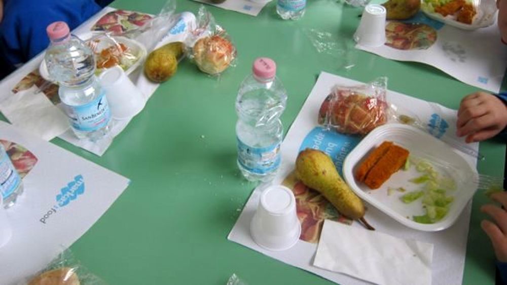 Lodi, trovati escrementi di topo nel pane di una mensa scolastica