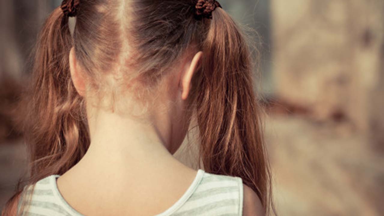 Palermo, bambina di 9 anni costretta a prostituirsi: arrestati i genitori