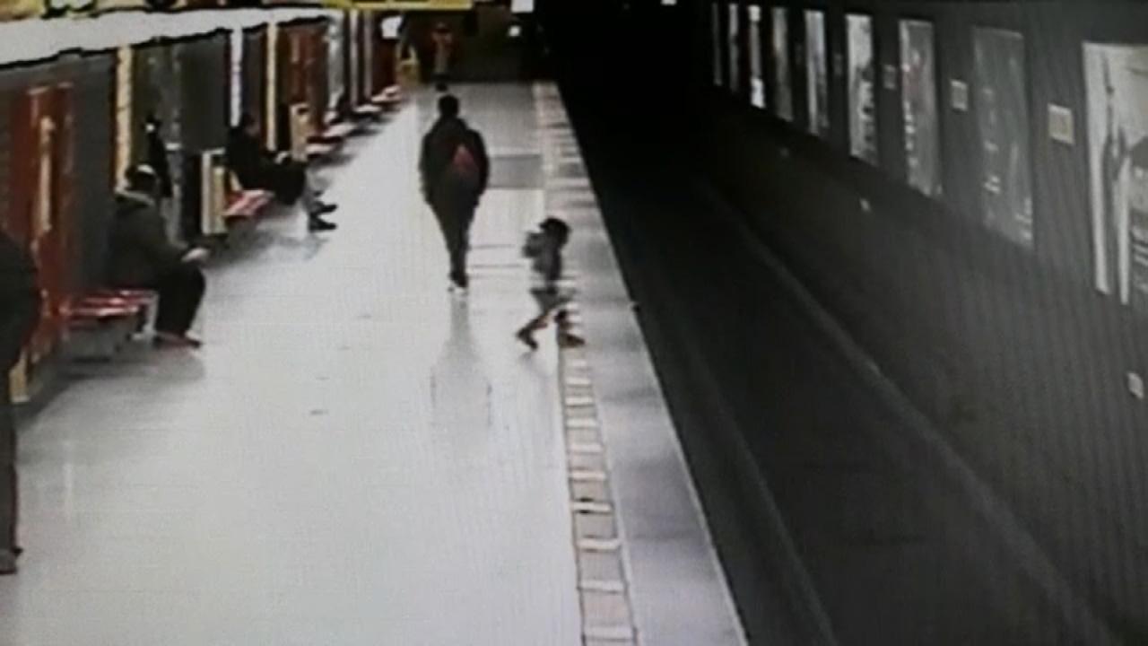 Milano, bambino caduto sui binari: chi è Lorenzo, il 18enne che lo ha salvato
