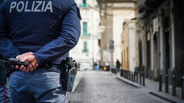 Milano, ragazza di 20 anni uccisa in casa: si sospetta del 40enne che la ospitava