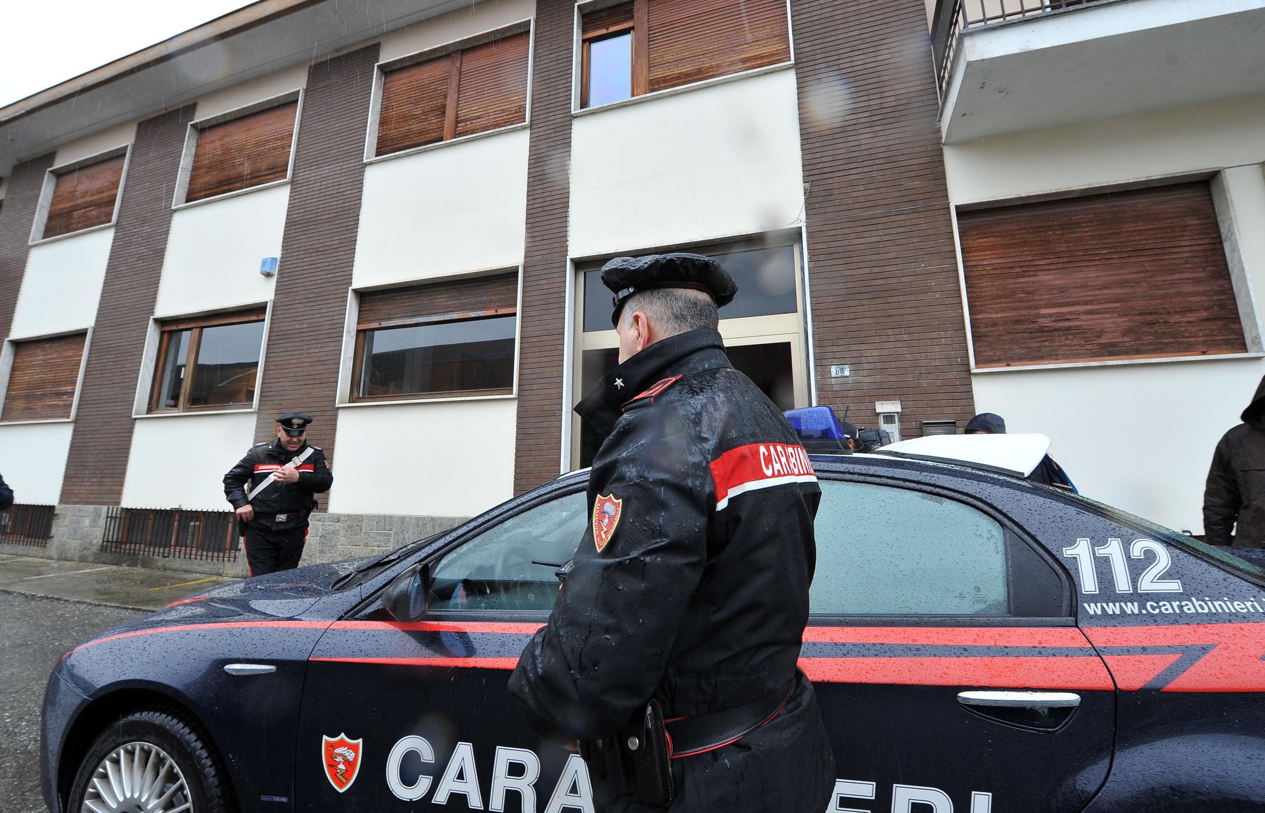 Violenta le figlie per tre anni: arrestato padre 45enne