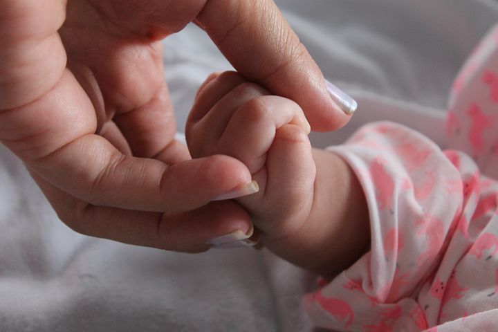 Atto di nascita con due madri, il primo caso in Italia