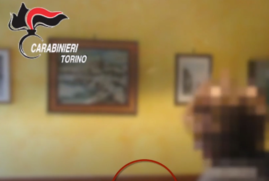 La dottoressa deruba il paziente: molteplici furti a danno dello stesso anziano