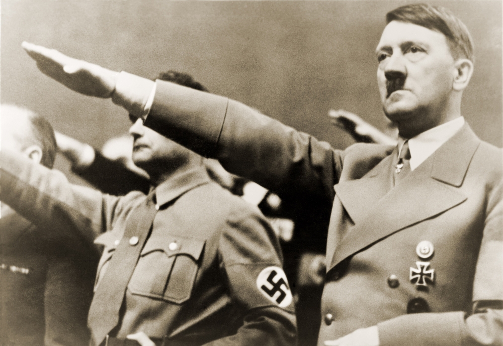 Professore fa gli auguri a Hitler su Facebook: “Sono stato frainteso”