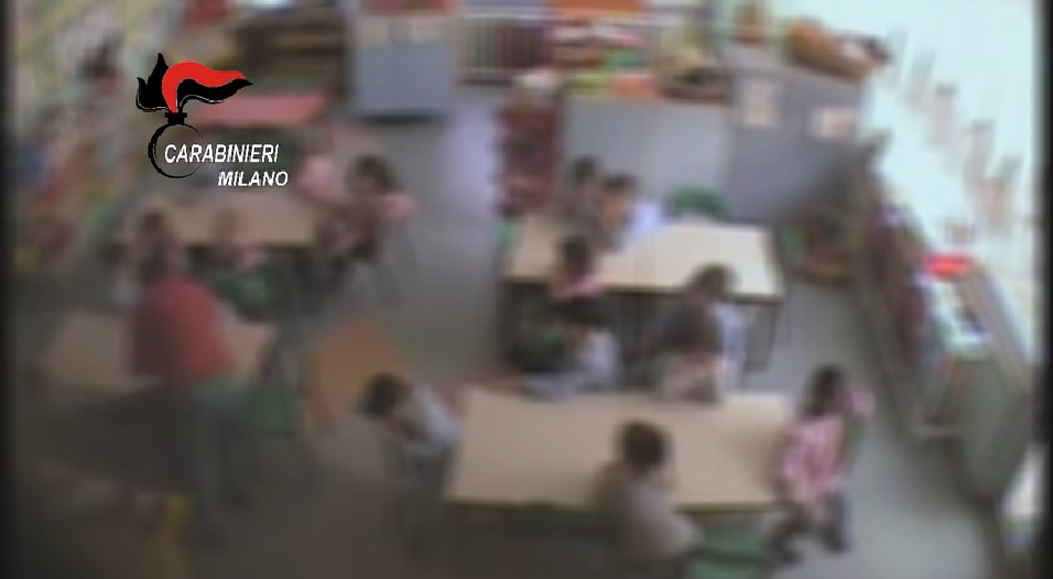 Varedo, maestra ai domiciliari per maltrattamenti su bambini dell’asilo
