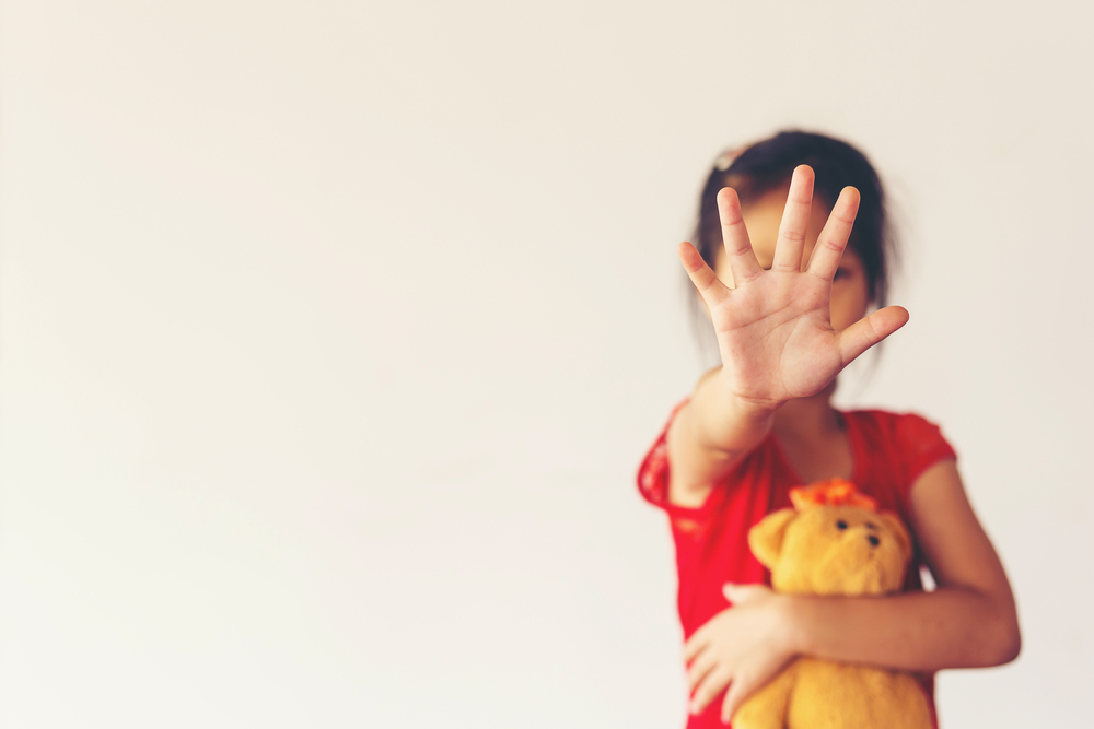 Bambina di 8 anni torturata e uccisa dalla nonna. Sul diario scriveva: “Vorrei solo giocare con i miei fratelli ”