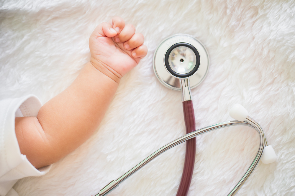 Mamma telefona in ospedale e l’infermiera la insulta senza motivo