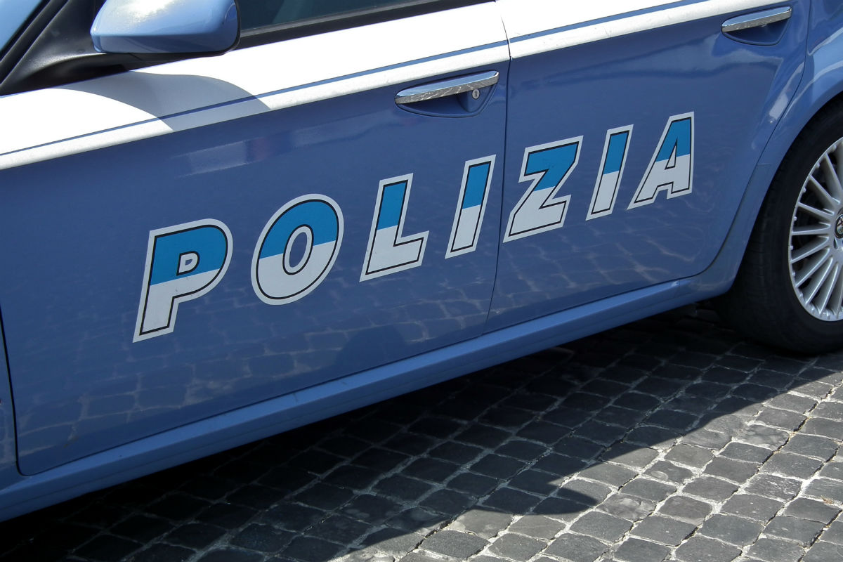 Nocera Inferiore, uomo si masturba nel parcheggio di una scuola e di un supermercato