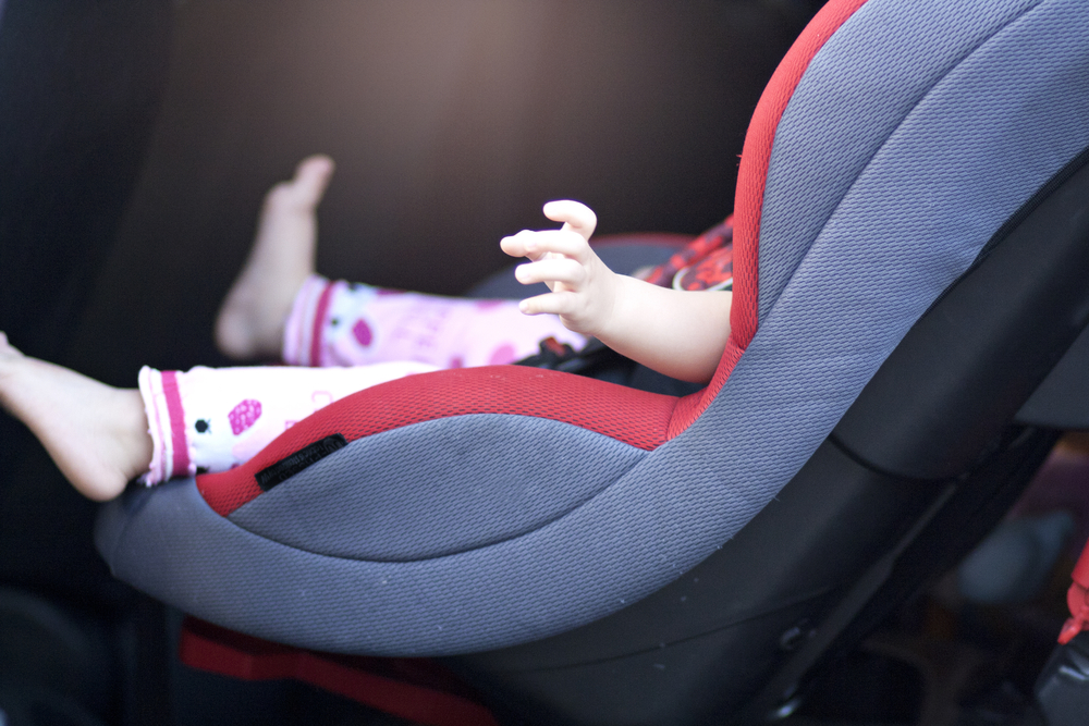 Papà dimentica la figlia in auto: bimba di un anno muore
