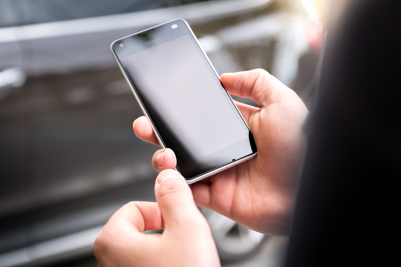 Youpol, un 13enne usa l’app per denunciare uno spacciatore di 17 anni: arrestato