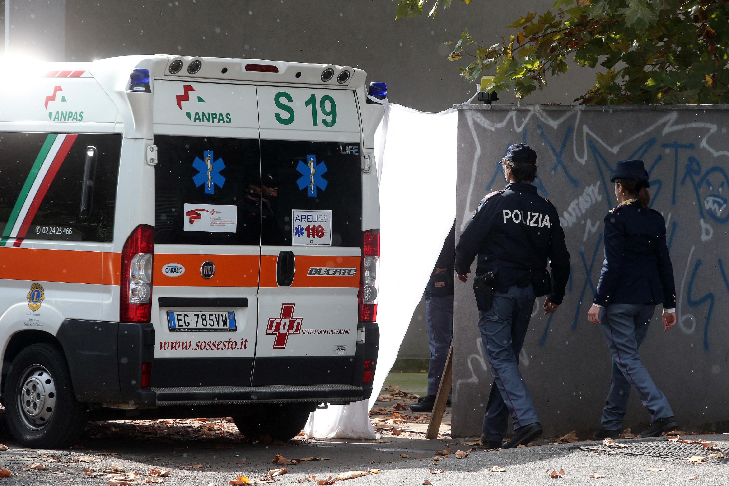 Studenti e insegnanti intossicati in una scuola di Milano