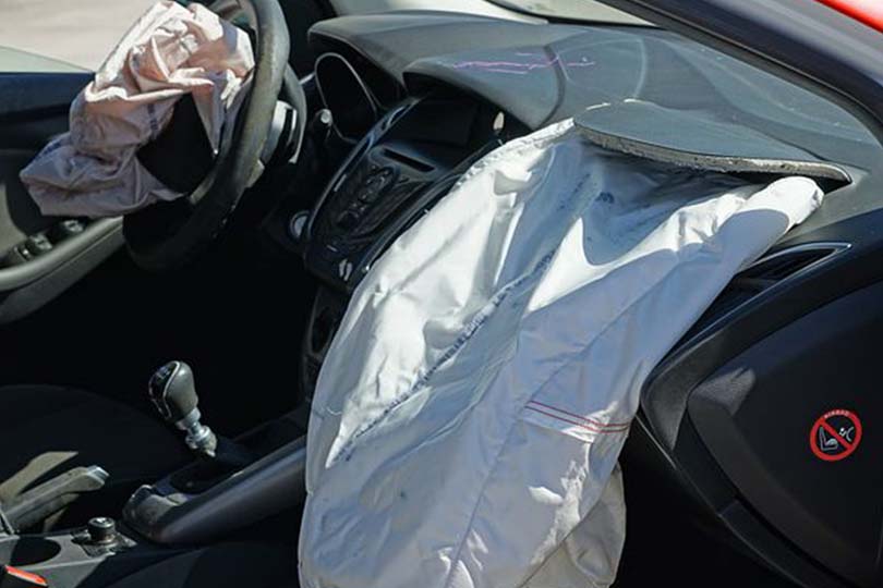Napoli, esplode airbag: grave una bambina di 2 anni