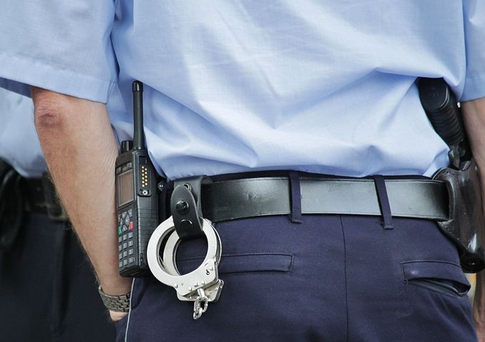 Bastonate in testa alla nonna per avere soldi per la droga, arrestato un 30enne