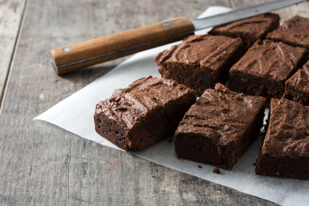 Donna licenziata per aver preparato dei brownies pieni di lassativo per l’addio di un collega