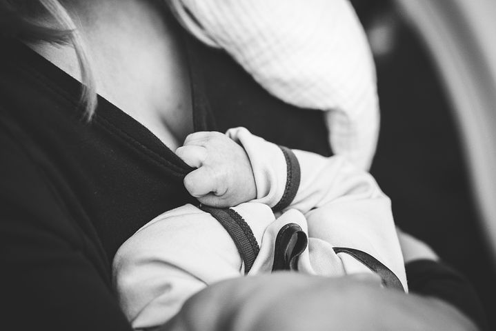 Parma, Cibus 2018 respinge madre con neonata da allattare: vietato l’accesso ai minori di 16 anni