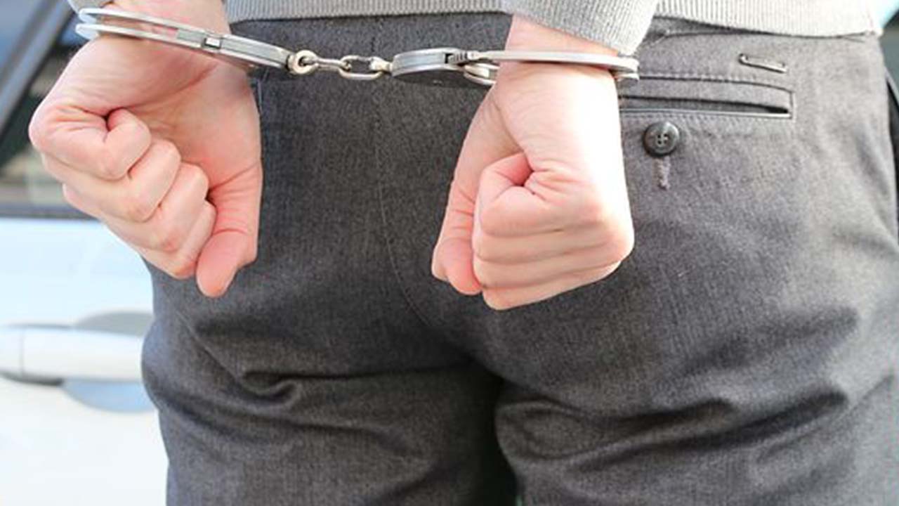 Milano, la nonna gli chiede di abbassare la musica, lui le rompe il naso: arrestato