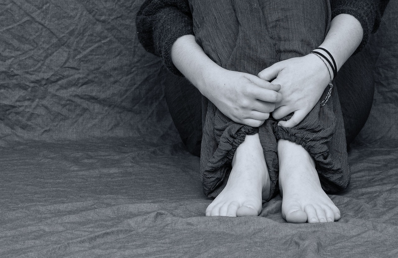 27enne plagiata, picchiata e segregata: arrestato 55enne con presunti poteri soprannaturali