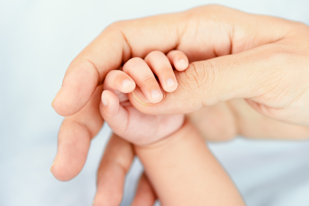 Giovane mamma in depressione post partum si suicida con una pugnalata al petto