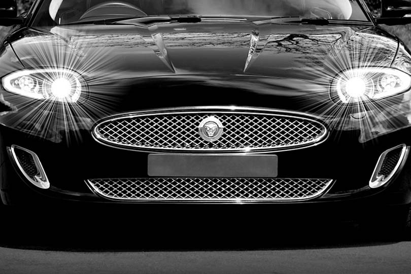 Bambini rapiti con la Jaguar: scatta la psicosi, allarme in 5 Comuni
