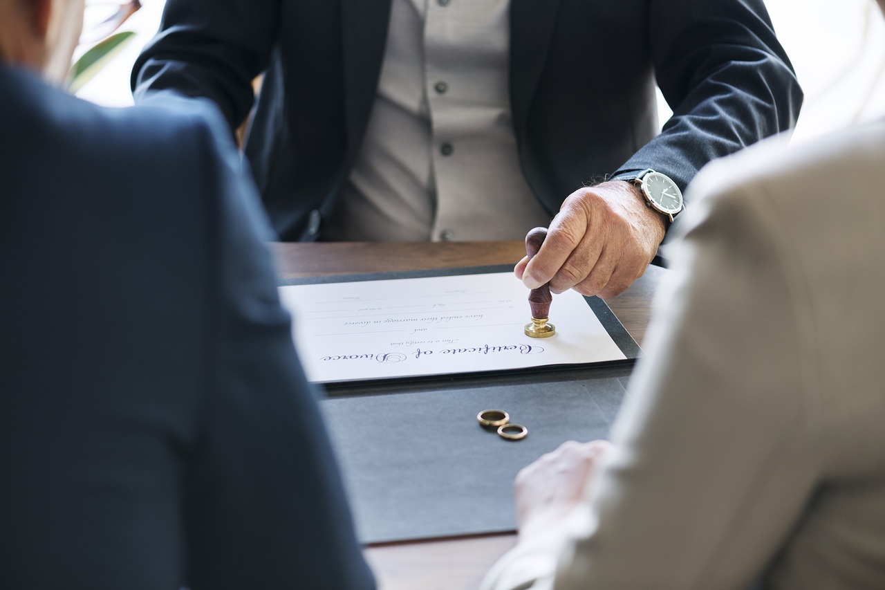 Chiede il divorzio a 92 anni dopo aver scoperto un tradimento del marito nel 1966