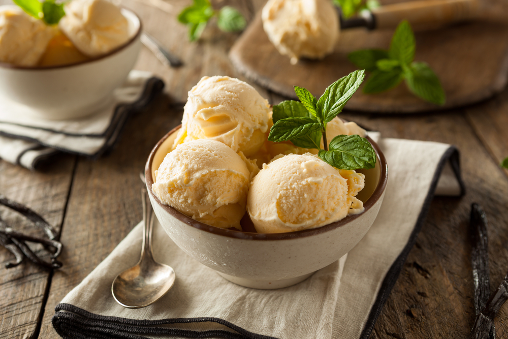 Casalinga prepara il gelato e intossica 3 adulti e 4 ragazzini