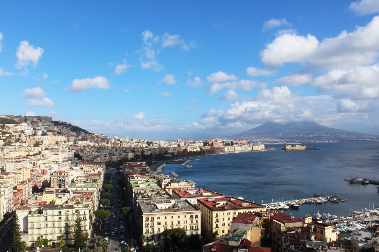 Napoli, strada chiusa per festeggiare una prima comunione: la denuncia