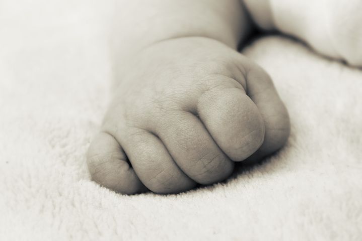 Milano, neonata di sette mesi morta soffocata da un tappo