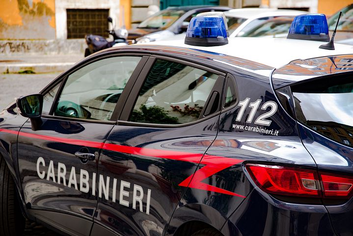 Rimini, schiaffo al figlio sorpreso a fumare uno spinello: padre denunciato