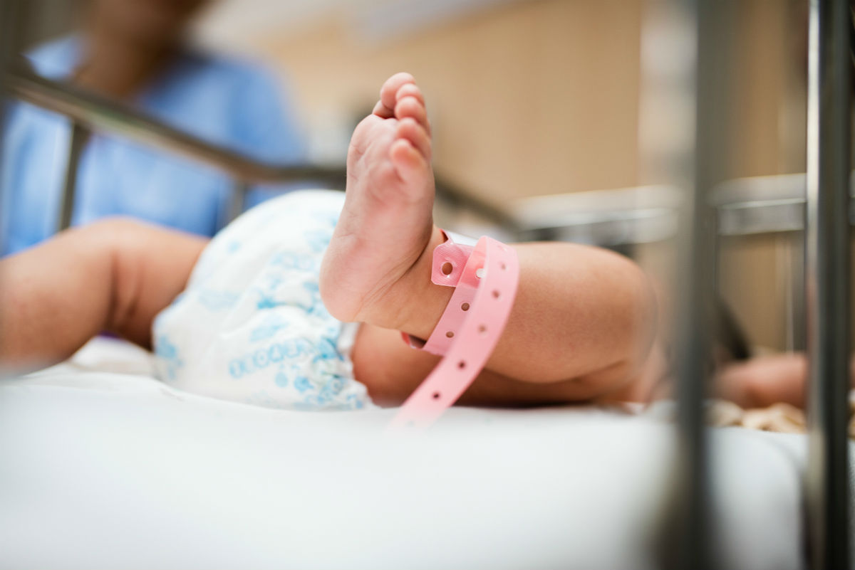 Donna in coma da tre mesi partorisce una bambina grazie a un team di 30 specialisti la piccola gode di ottima salute