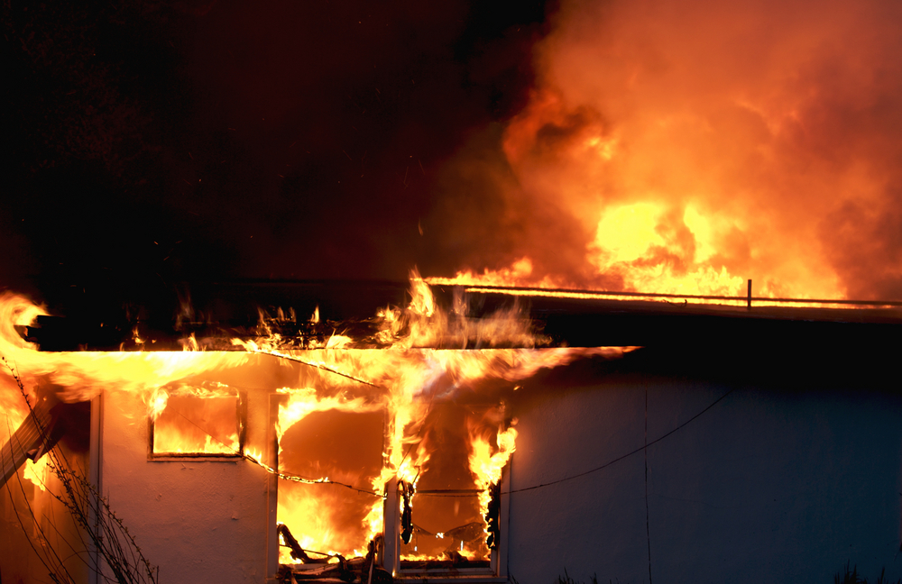 casa in fiamme