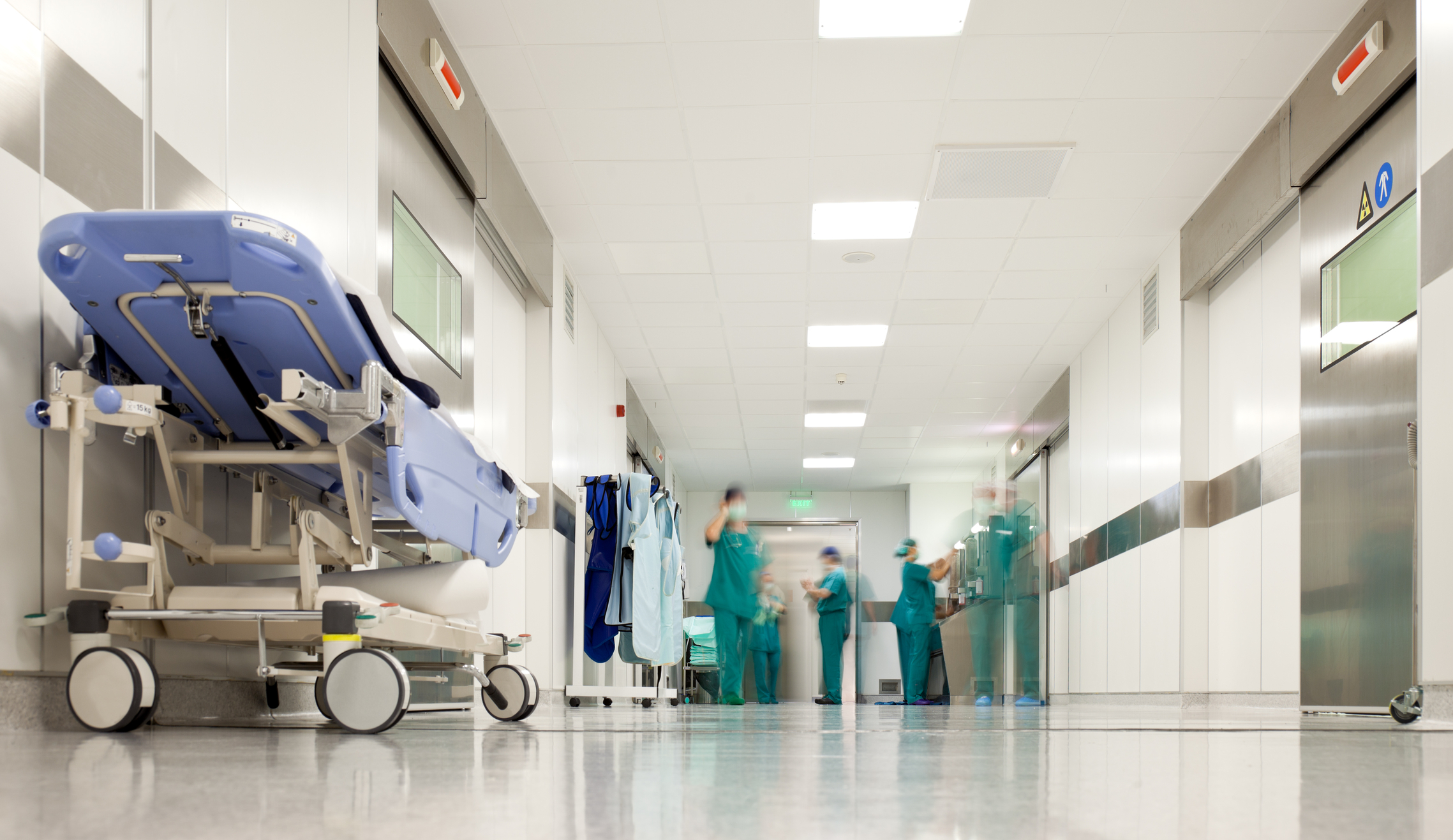 ospedale infermiera cade su neonato