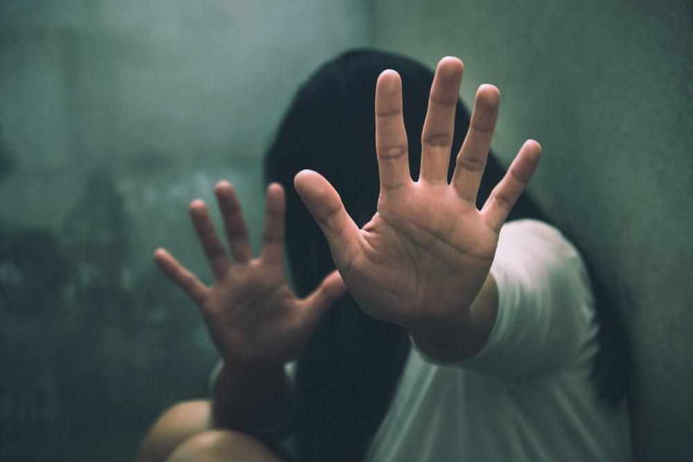 ragazza violentata