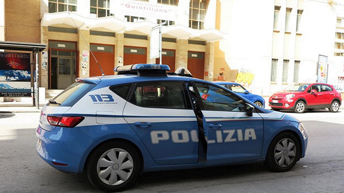 Siracusano, donna uccisa a coltellate sull’uscio di casa: l’ex fidanzato della figlia ha confessato