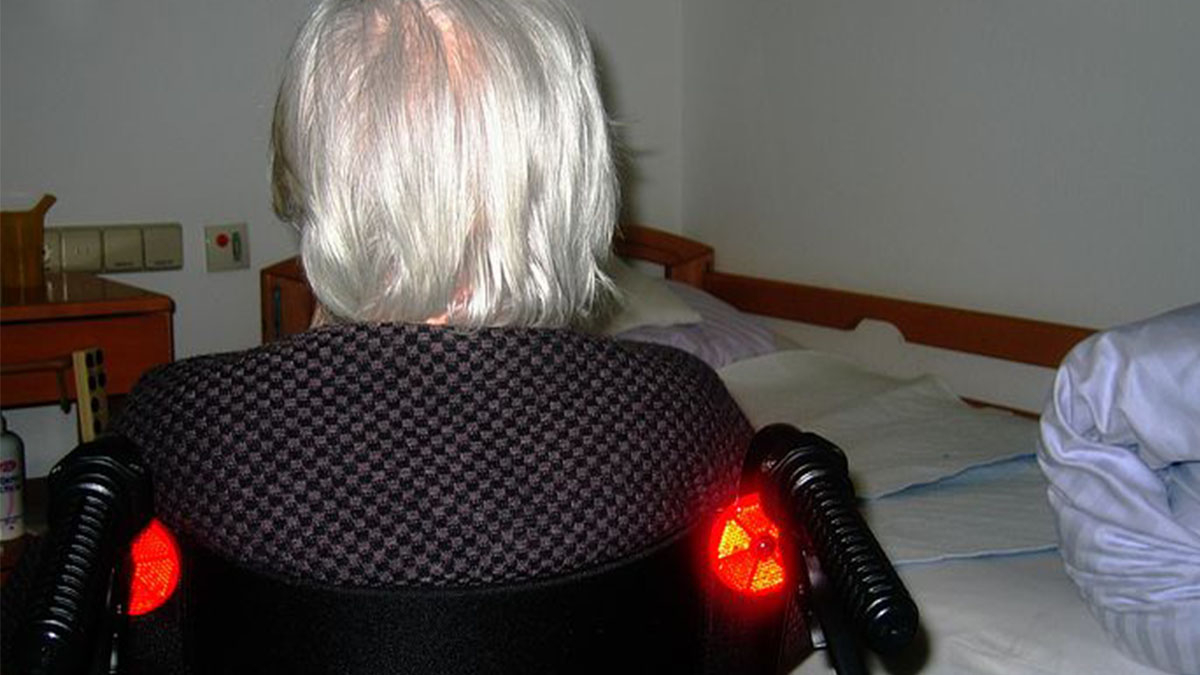 Asti, orrore in casa di riposo: anziana trovata con lividi e fratture
