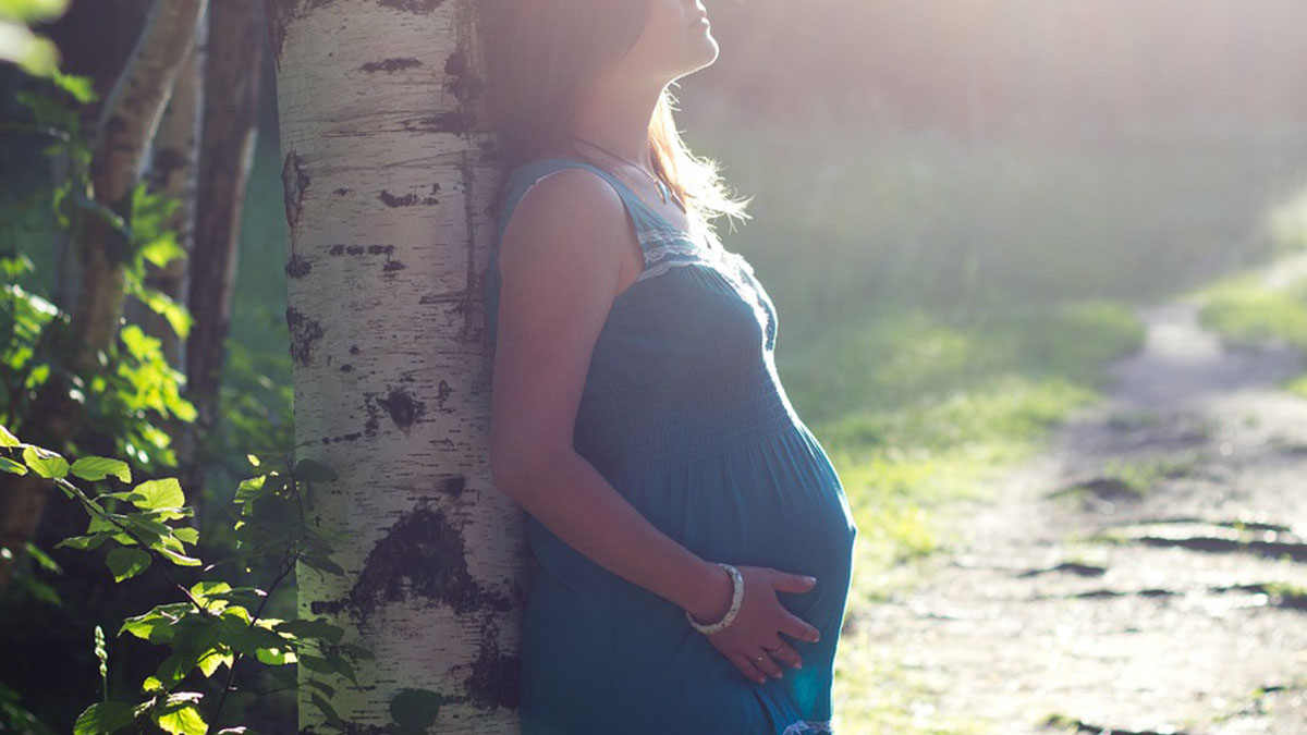 Giovane mamma muore di cancro: ha coronato il sogno di vedere il primo compleanno del figlio