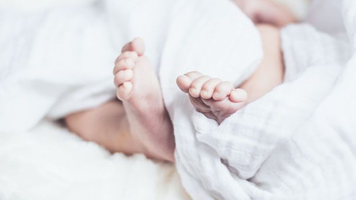 Neonato abbandonato in un armadietto per 5 anni: arrestata la madre